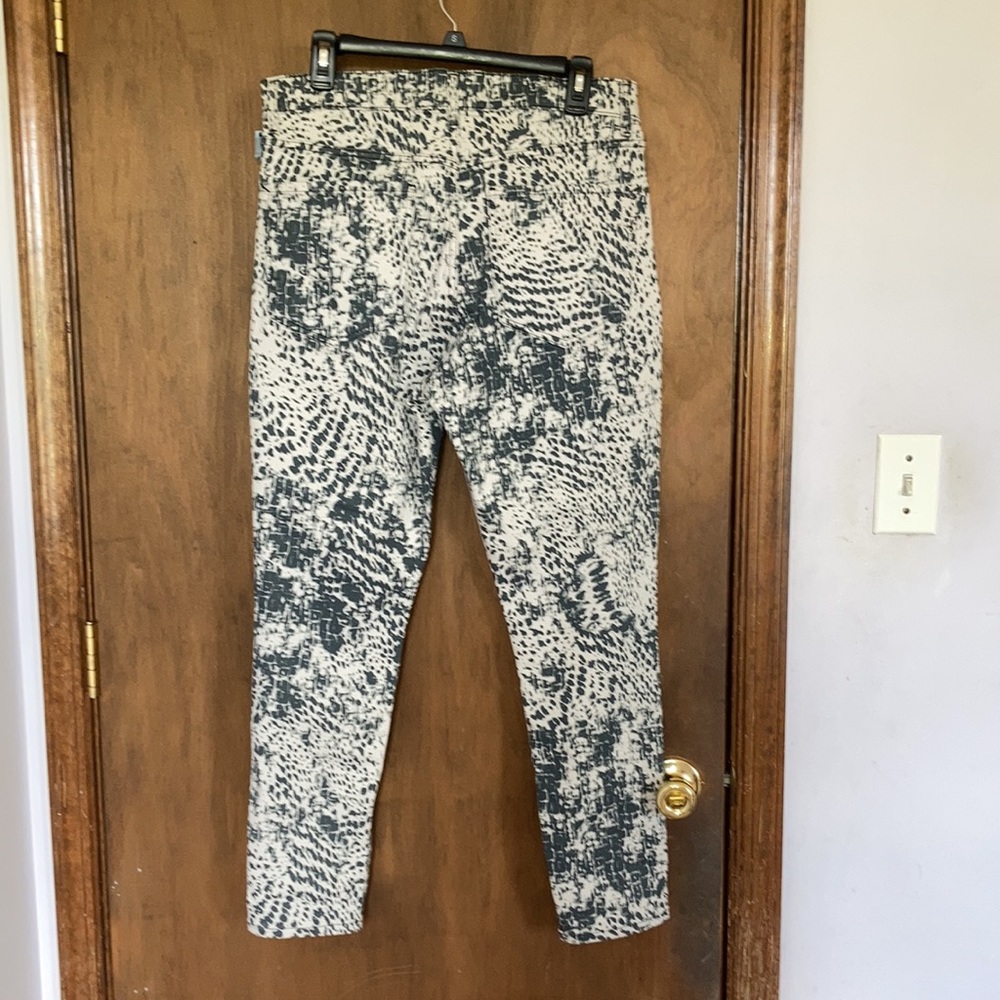 Express high rise skinny stretch jean with abstract animal print like size 12 - Picture 12 of 16